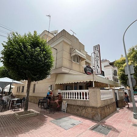 Hostal Restaurante La Giralda 罗塔 外观 照片