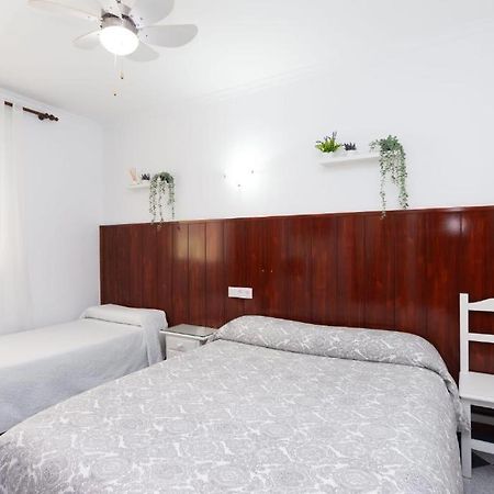 Hostal Restaurante La Giralda 罗塔 外观 照片