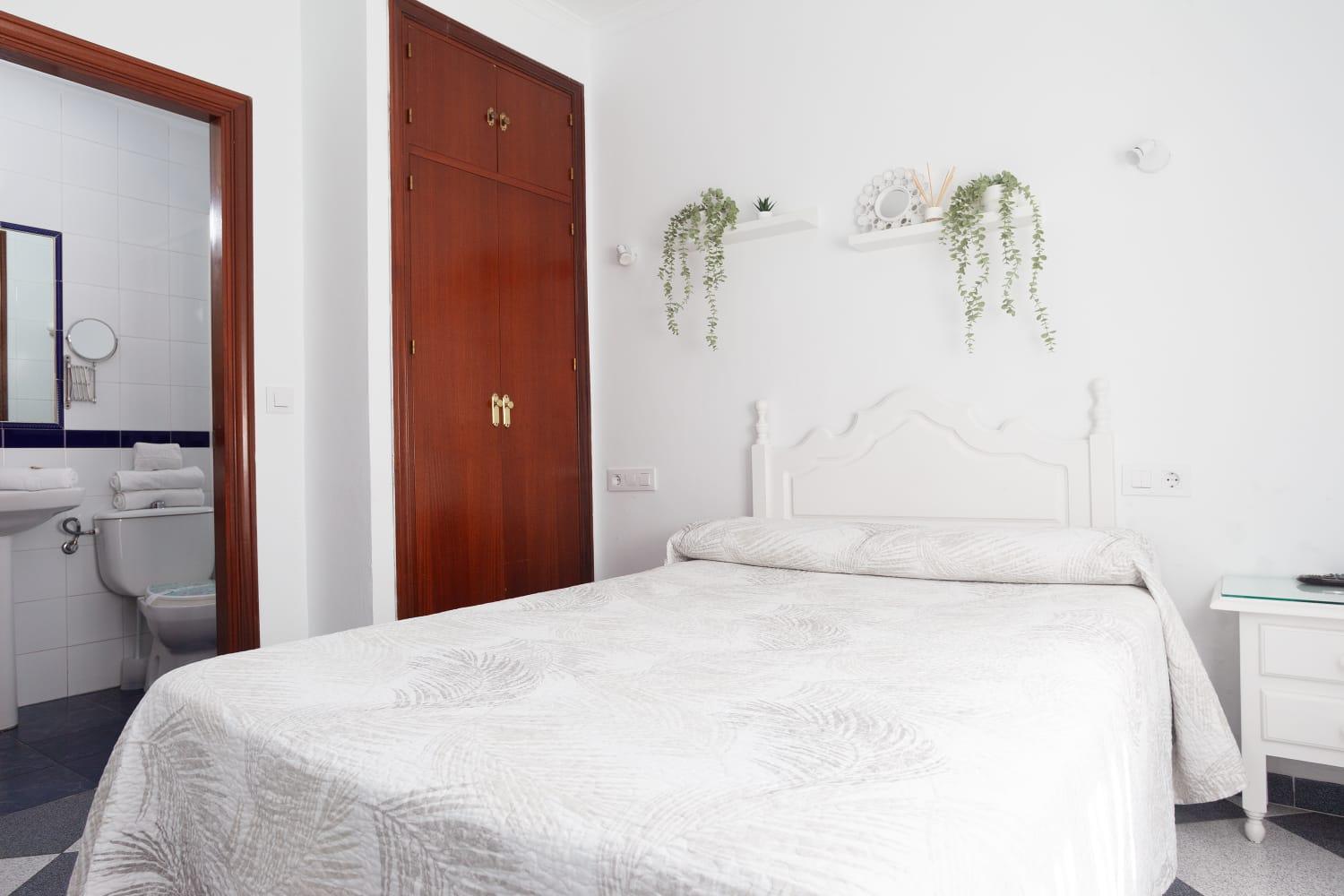 Hostal Restaurante La Giralda 罗塔 外观 照片