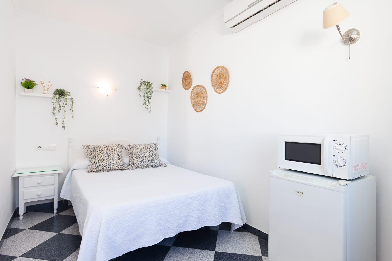 Hostal Restaurante La Giralda 罗塔 外观 照片