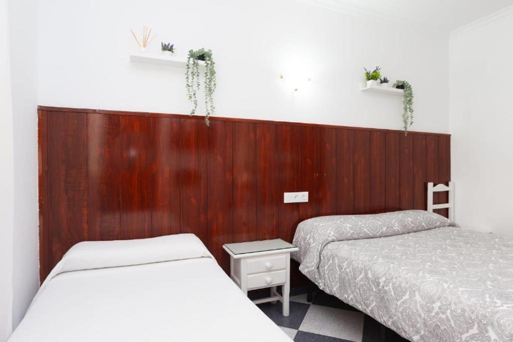 Hostal Restaurante La Giralda 罗塔 外观 照片