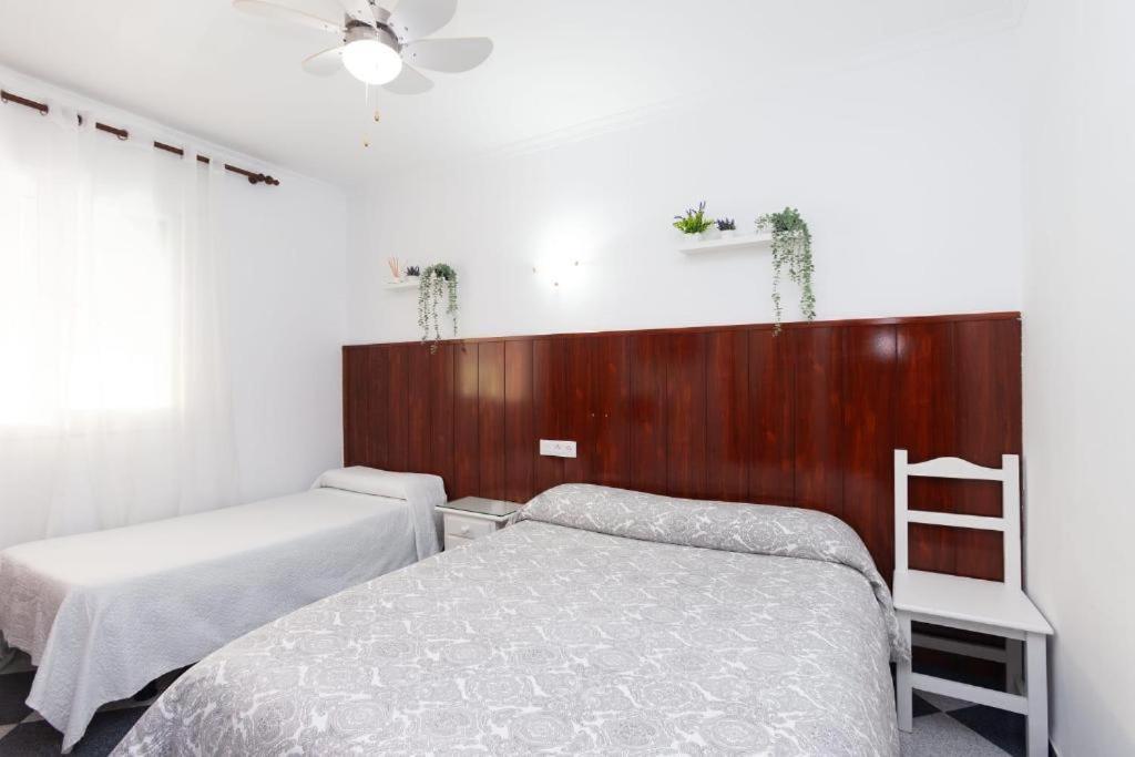 Hostal Restaurante La Giralda 罗塔 外观 照片